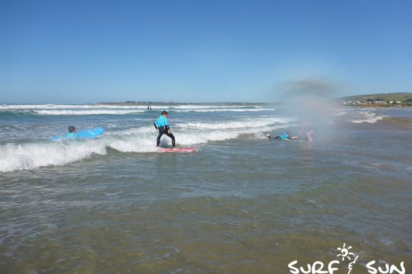 kids learning surf lessons